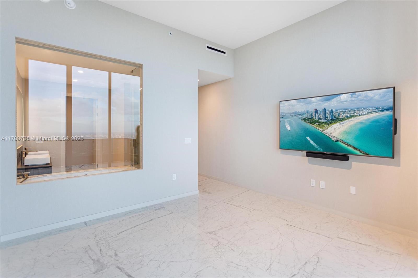 1000 Brickell Plz #UPH6204, Miami FL 33131