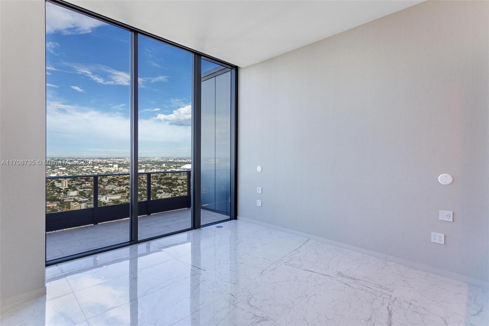 1000 Brickell Plz #UPH6204, Miami FL 33131