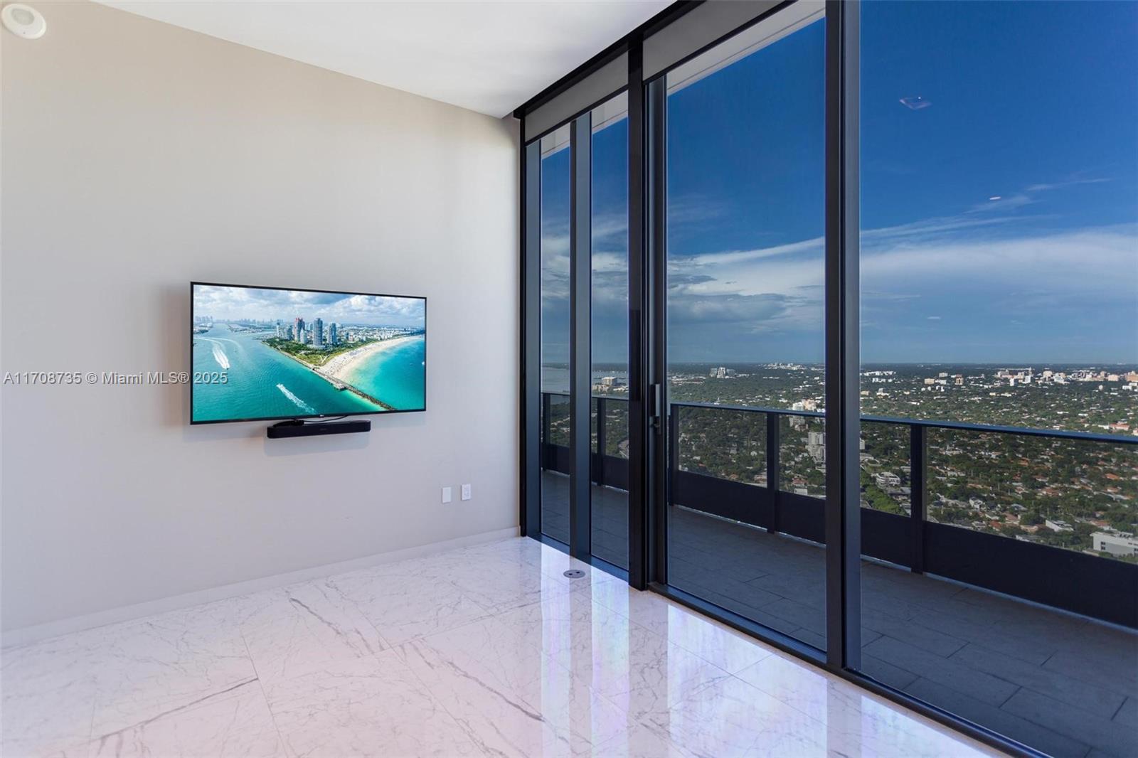 1000 Brickell Plz #UPH6204, Miami FL 33131
