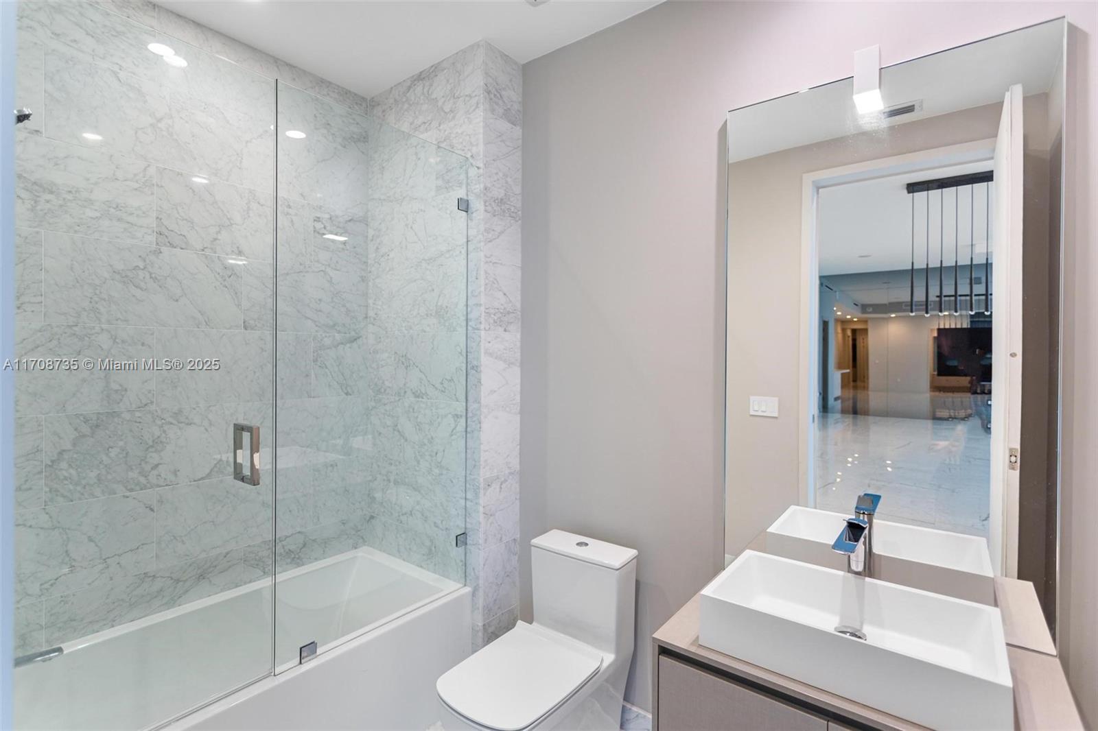1000 Brickell Plz #UPH6204, Miami FL 33131