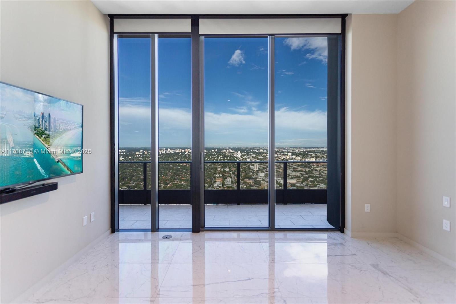 1000 Brickell Plz #UPH6204, Miami FL 33131
