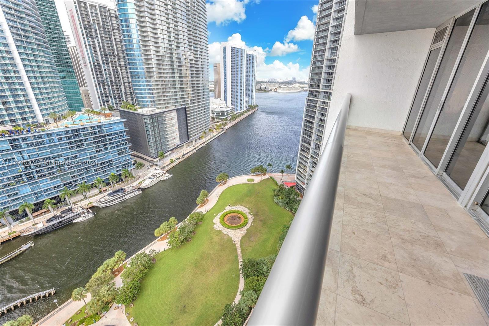 Condo for Sale in Miami, FL