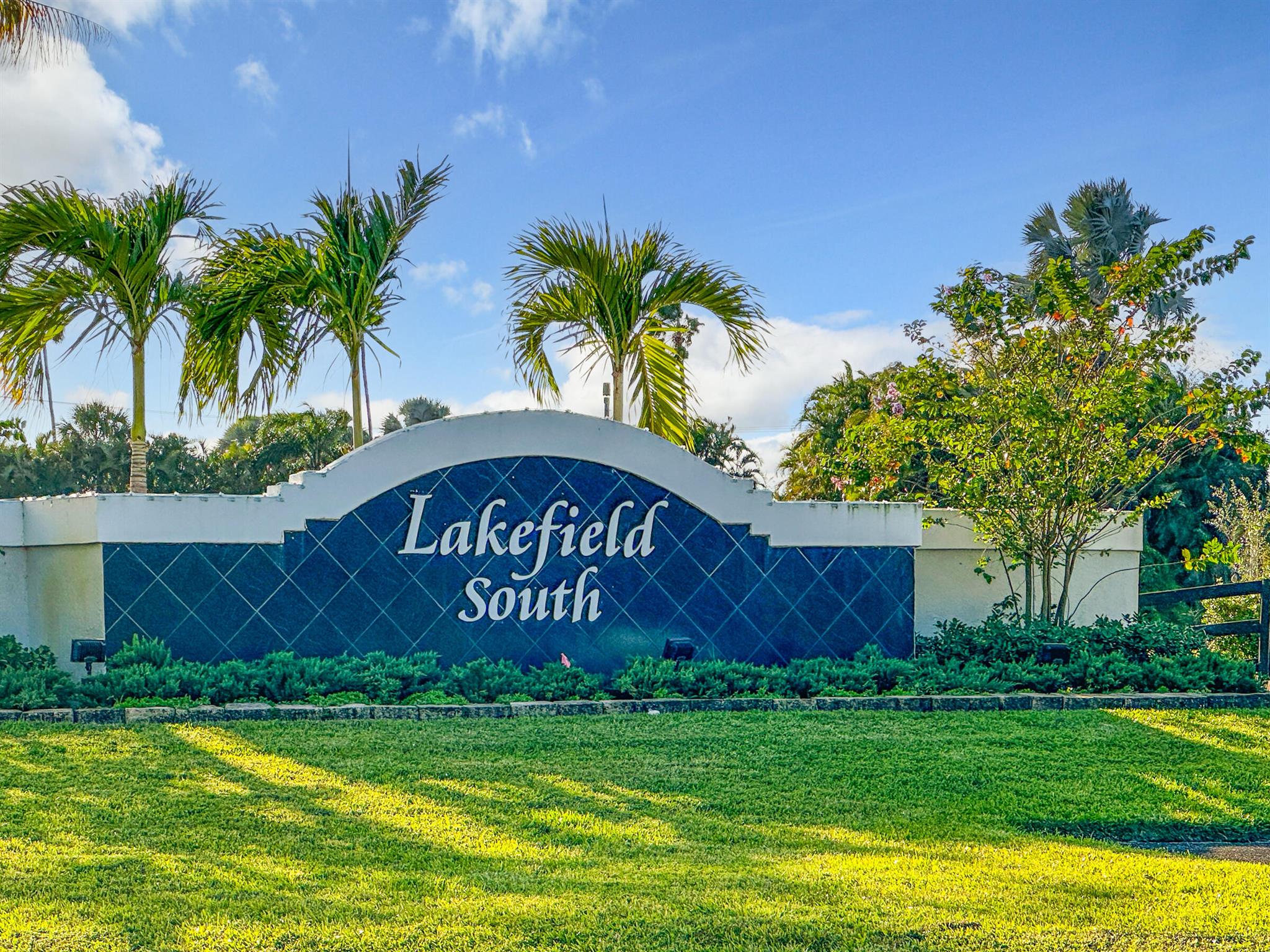 Homes for sale in Wellington, FL | 2543 Country Golf Dr, Wellington, FL 33414 | MLS# R11045122