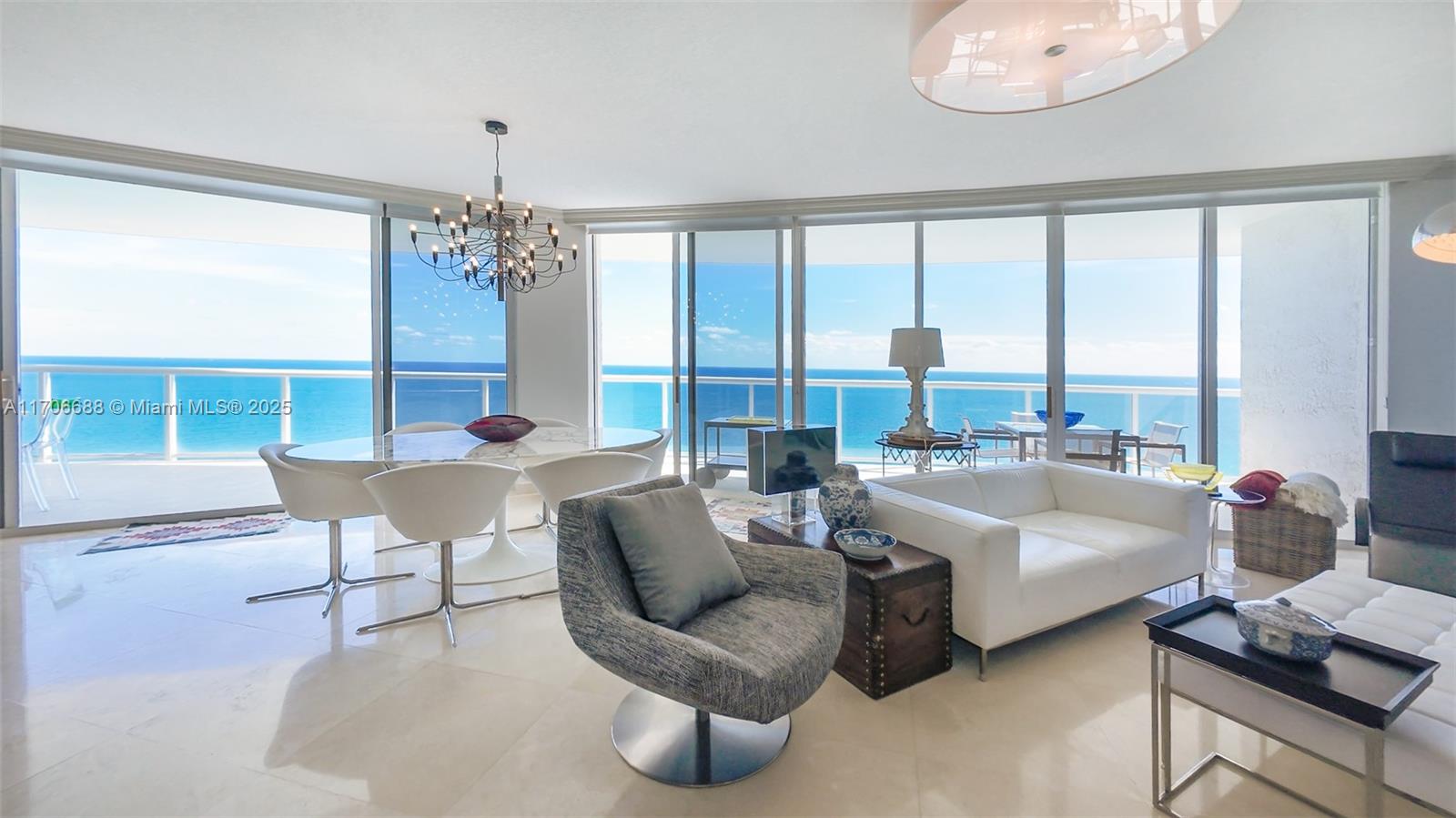 Apartamento à Venda em Sunny Isles Beach, FL