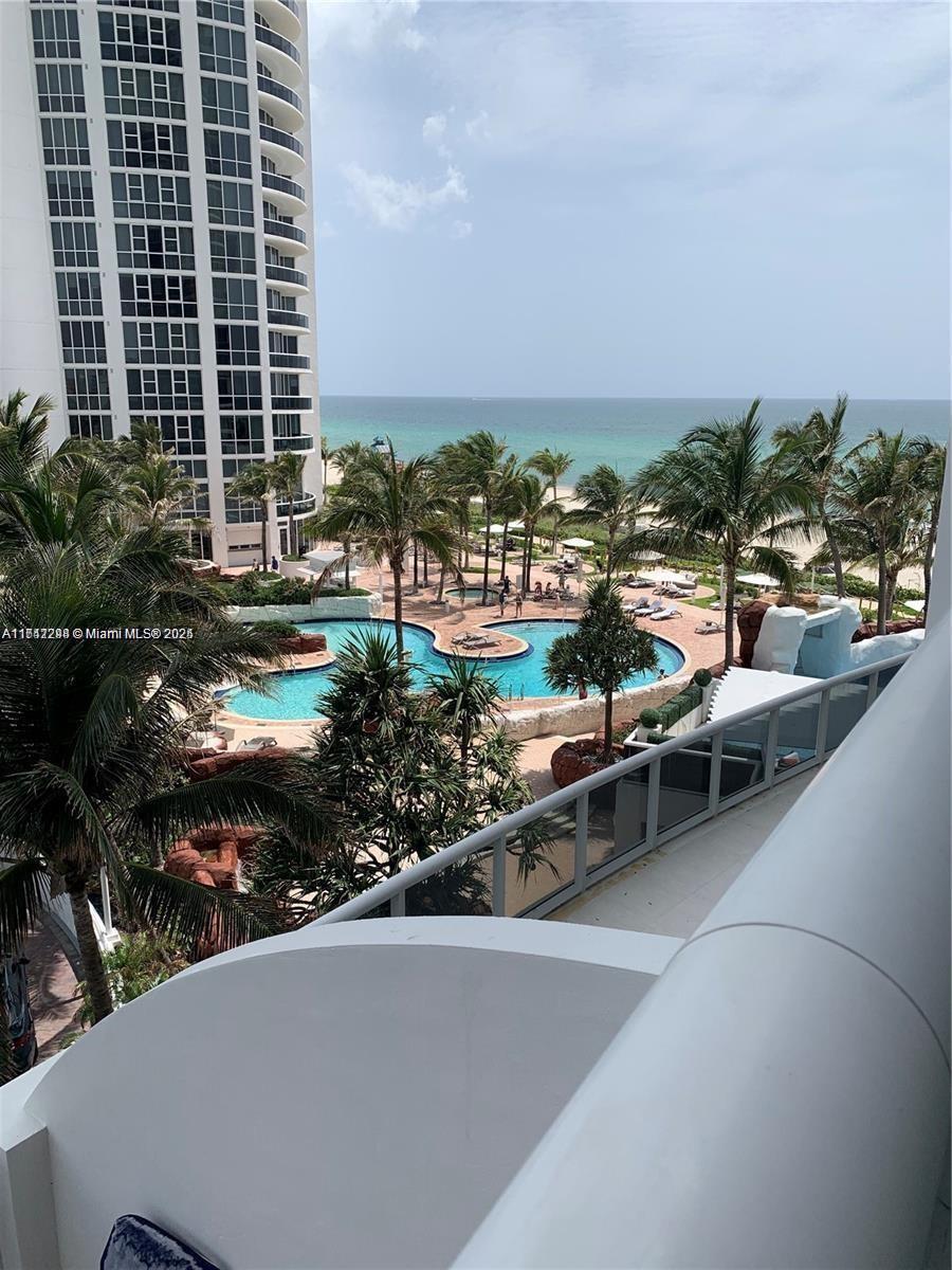 Apartamento à Venda em Sunny Isles Beach, FL