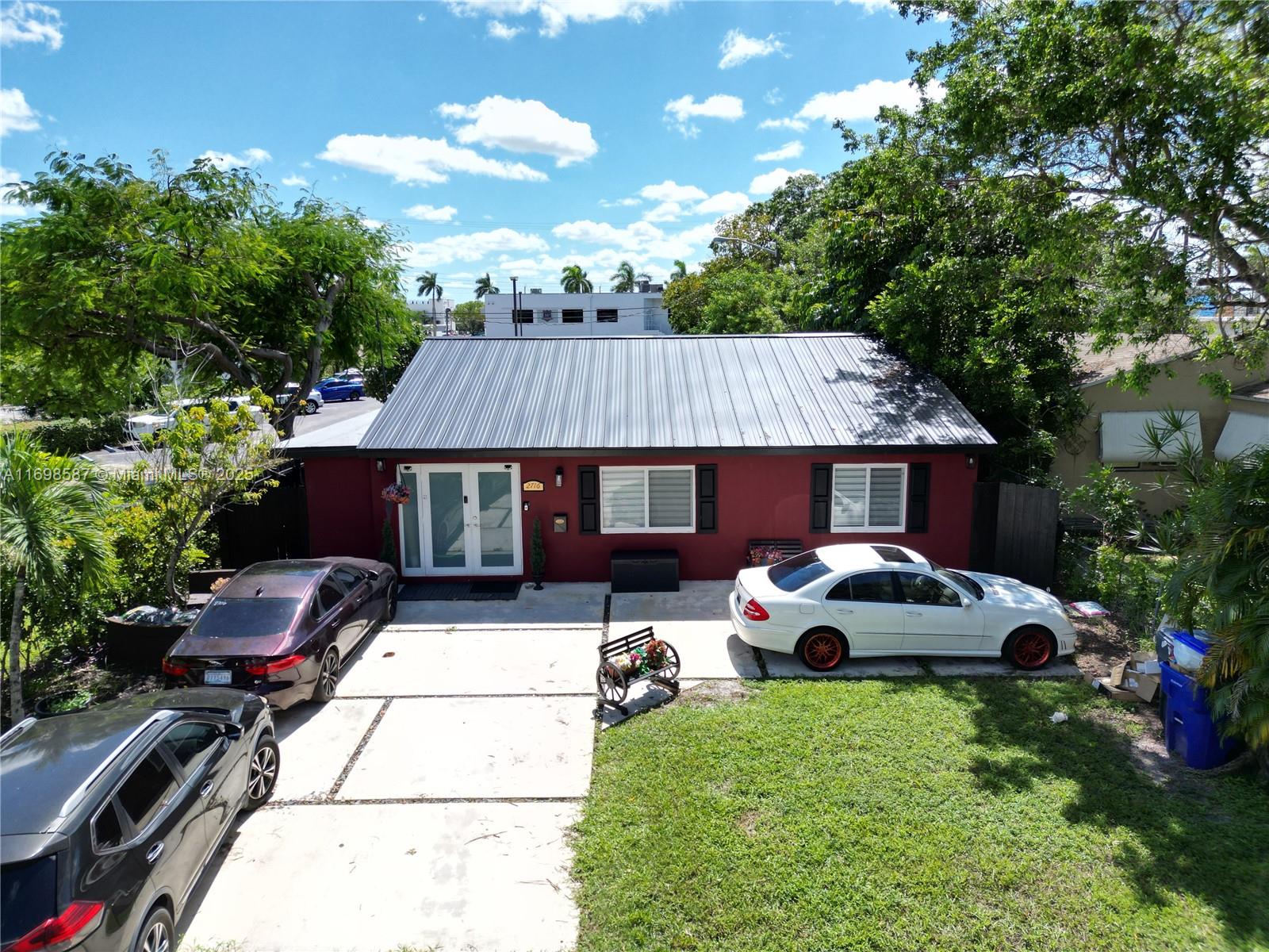 Hollywood Little Ranches