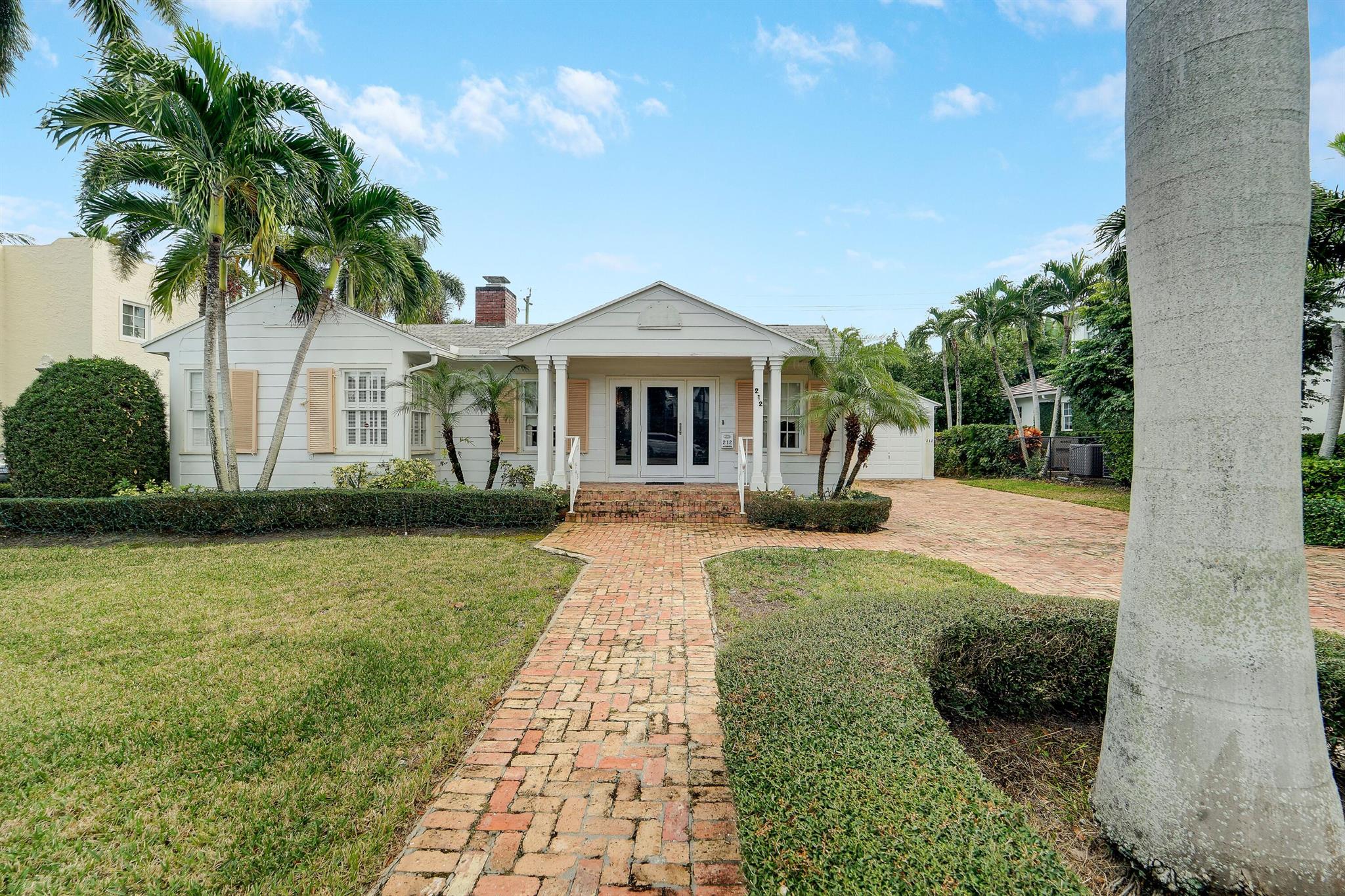 Homes for sale in West Palm Beach, FL | 212 Dyer Road, West Palm Beach, FL 33405 | MLS# R11046488