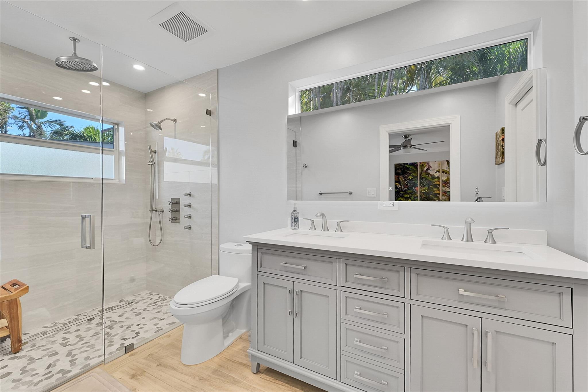 Primary En-suite bathroom...