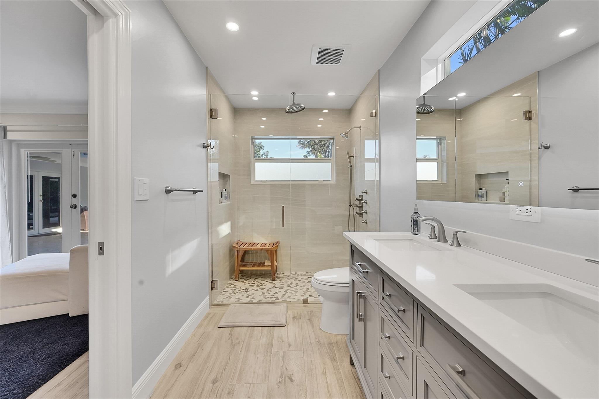 Primary En-suite bathroom...