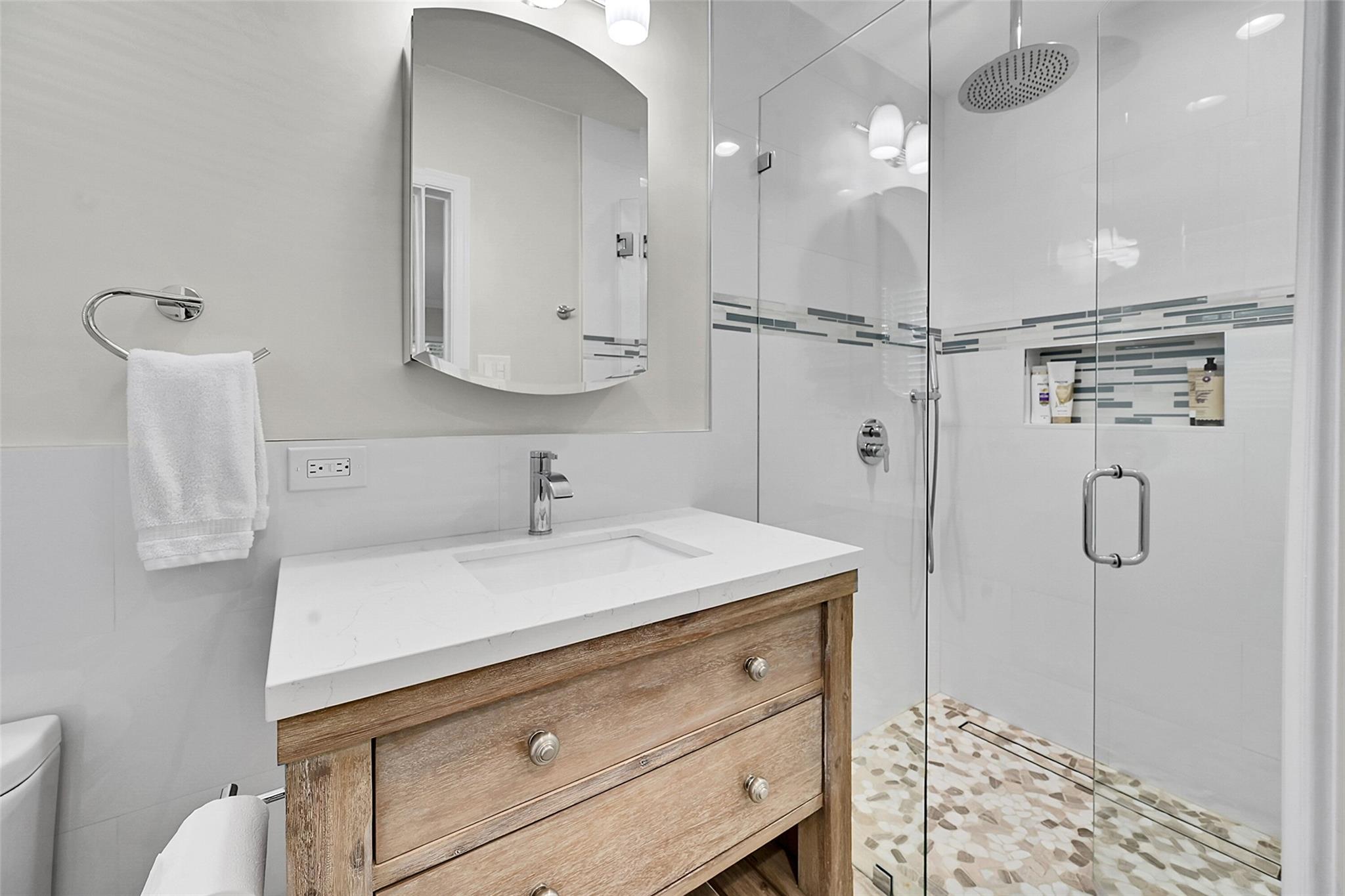 2nd bedroom En-suite bathroom....