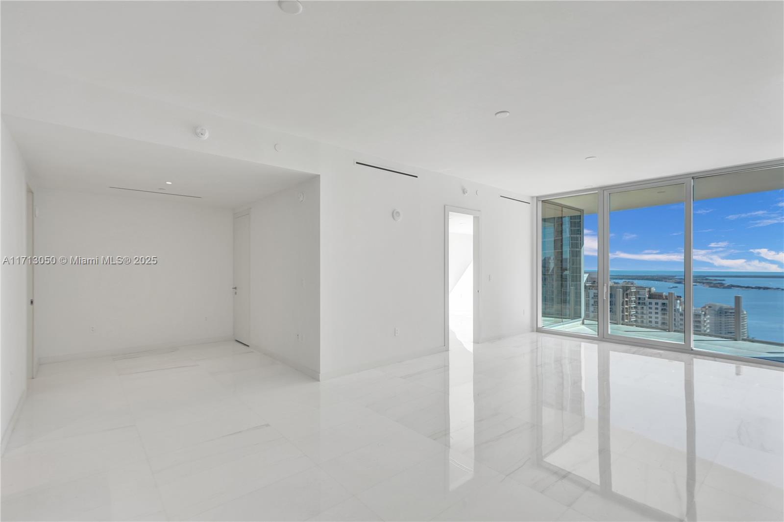 Apartamento à Venda em Miami, FL