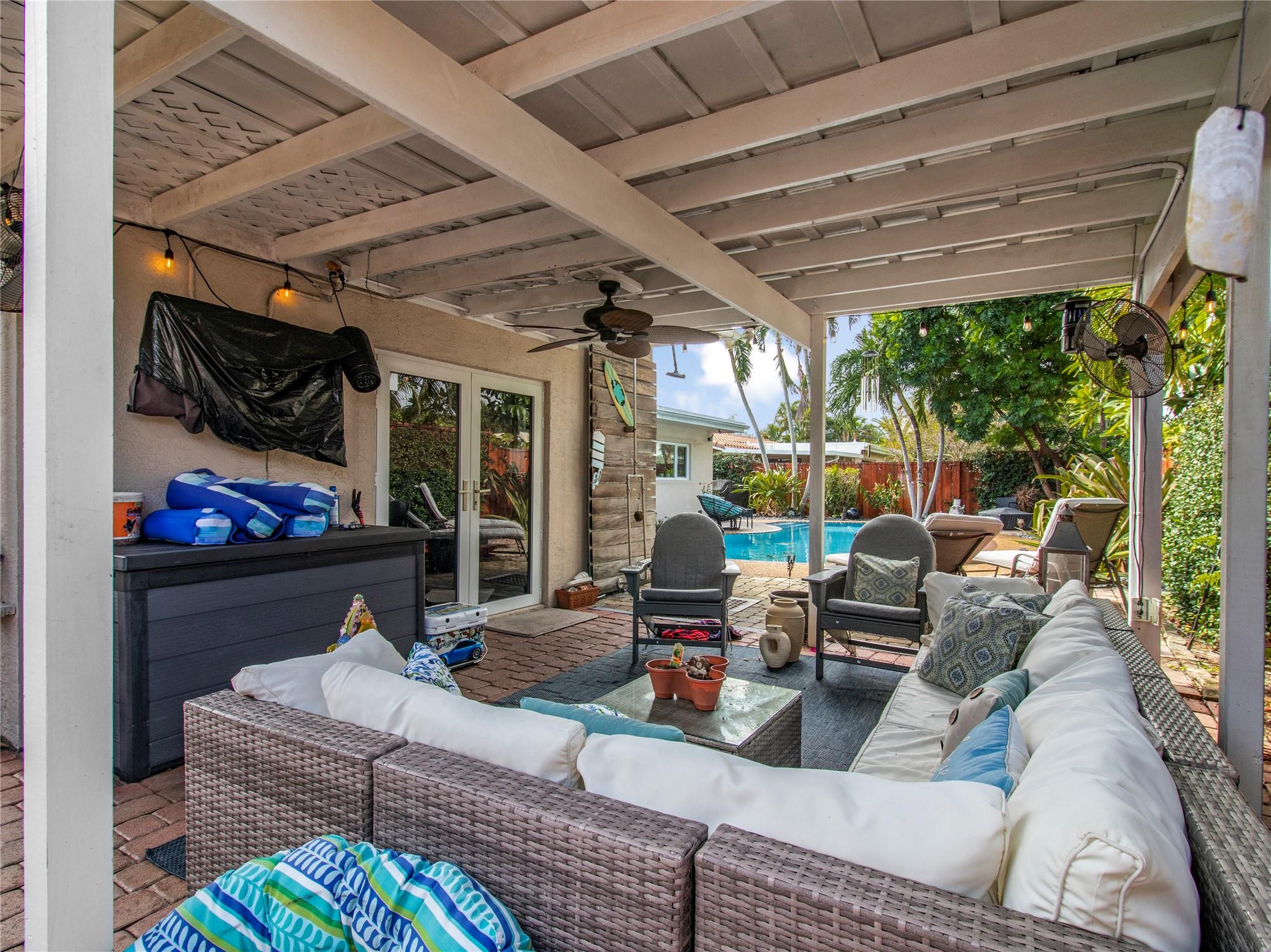 2001 Ne 33rd Street Lighthouse Point FL 33064 | F10477586