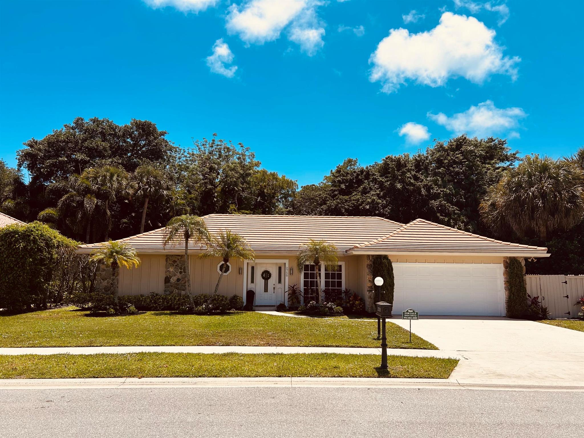 2758 Biarritz Drive Palm Beach Gardens FL 33410 | R11047388
