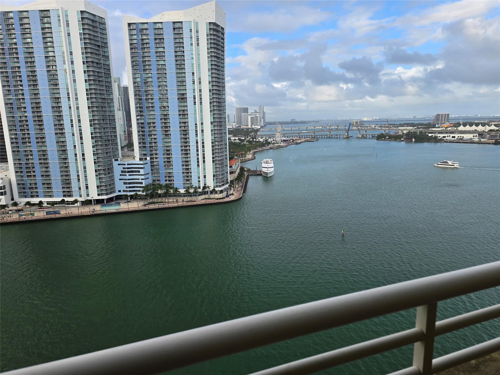 Condo for Sale in Miami, FL