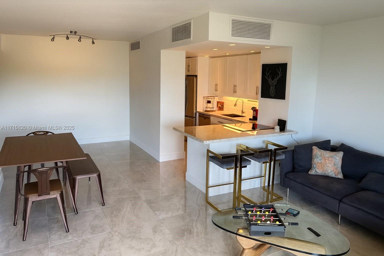 listing main picture