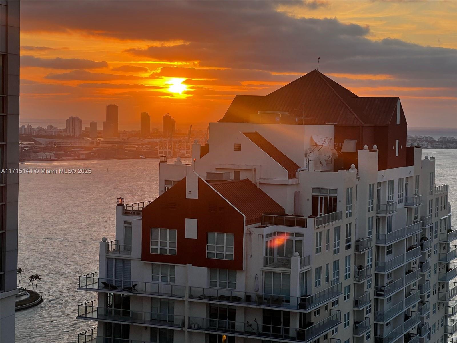 Condo for Sale in Miami, FL