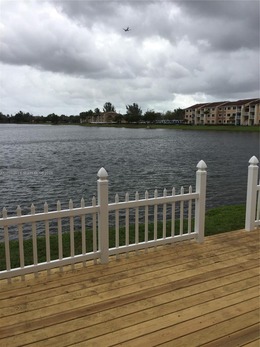 Lakeshore Townhomes Condo