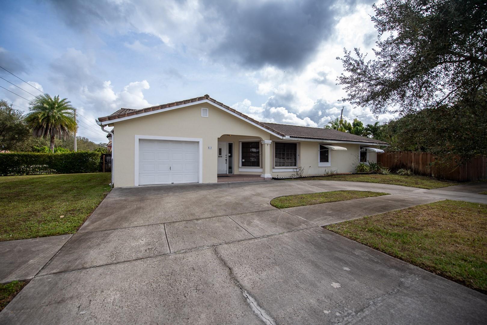 815 N 48th Ave Hollywood FL 33021 | F10478134