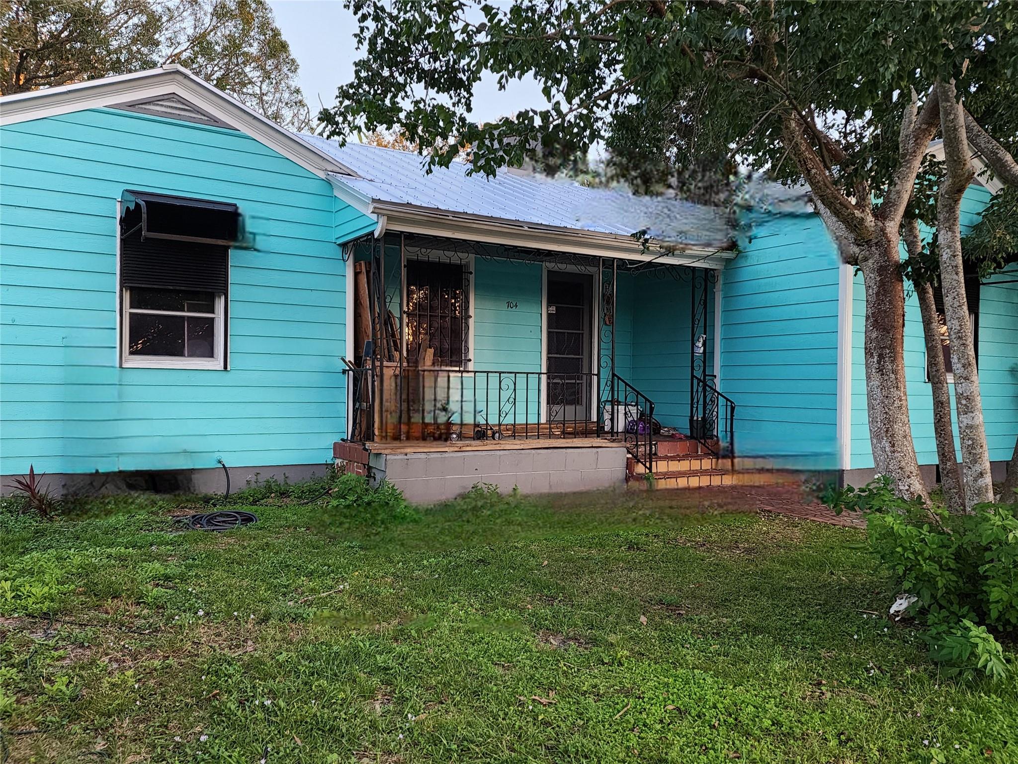 Homes for sale in Fort Pierce, FL | 704 Beach Ct, Fort Pierce, FL 34950 | MLS# F10478224