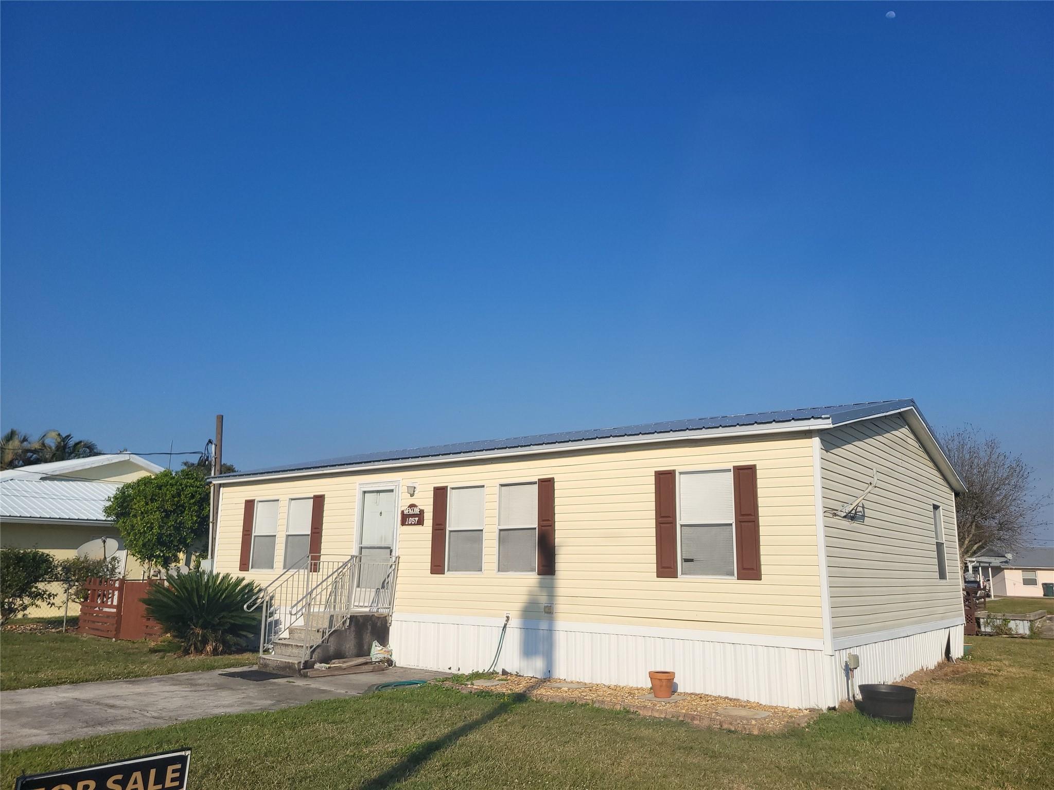 Homes for sale in Moore Haven, FL | 1057 Blue Heron, Moore Haven, FL 33471 | MLS# F10478349