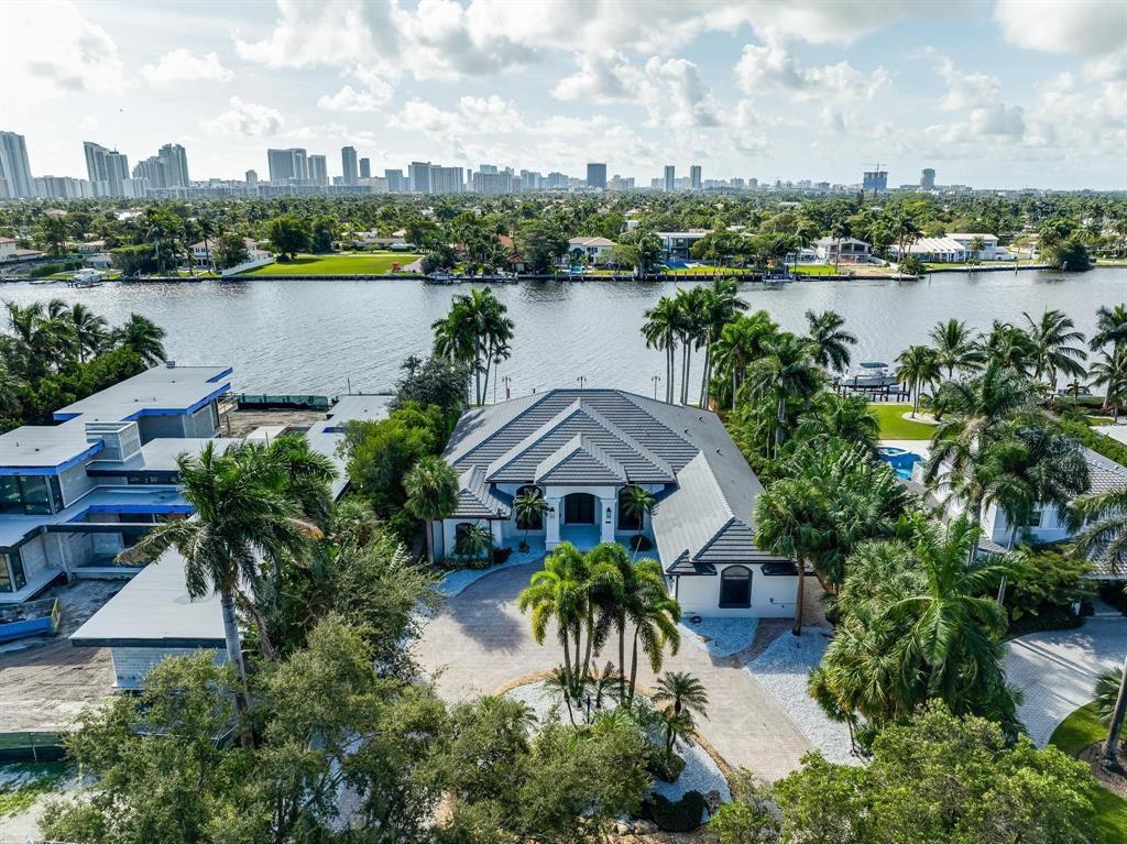 1110 N Southlake Dr. Hollywood FL 33019 | F10478684