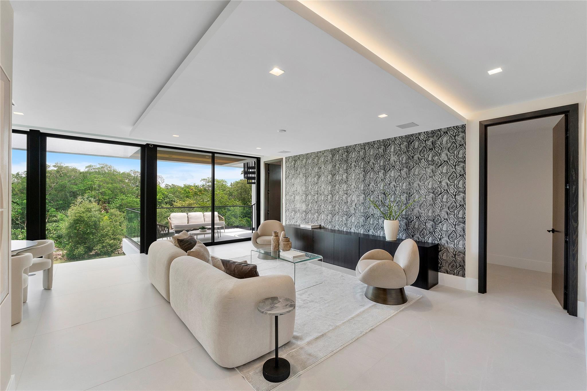 Junior Suite, Upper Level  Club Room