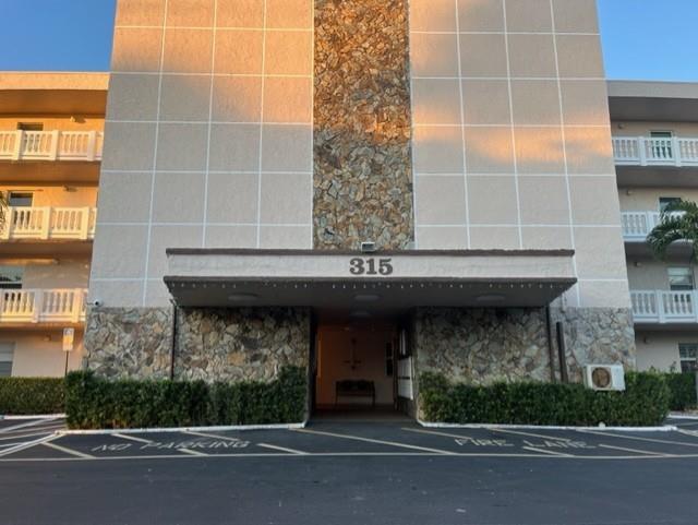 Homes for sale in Dania Beach, FL | 315 Se 11th Ter #203, Dania Beach, FL 33004 | MLS# F10479197