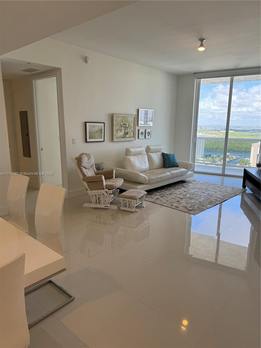 Apartamento à Venda em Sunny Isles Beach, FL