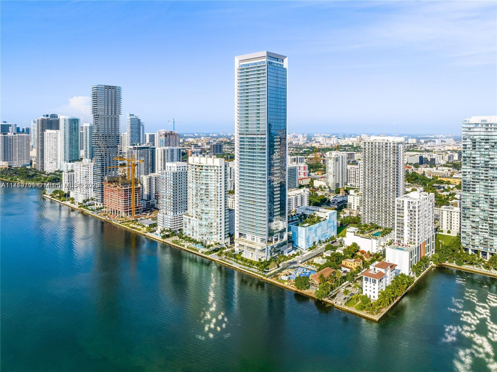 Apartamento à Venda em Miami, FL