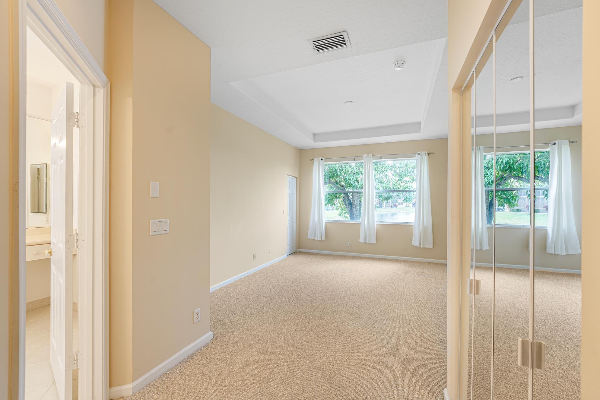 Large Master Suite Overlooking The Lake