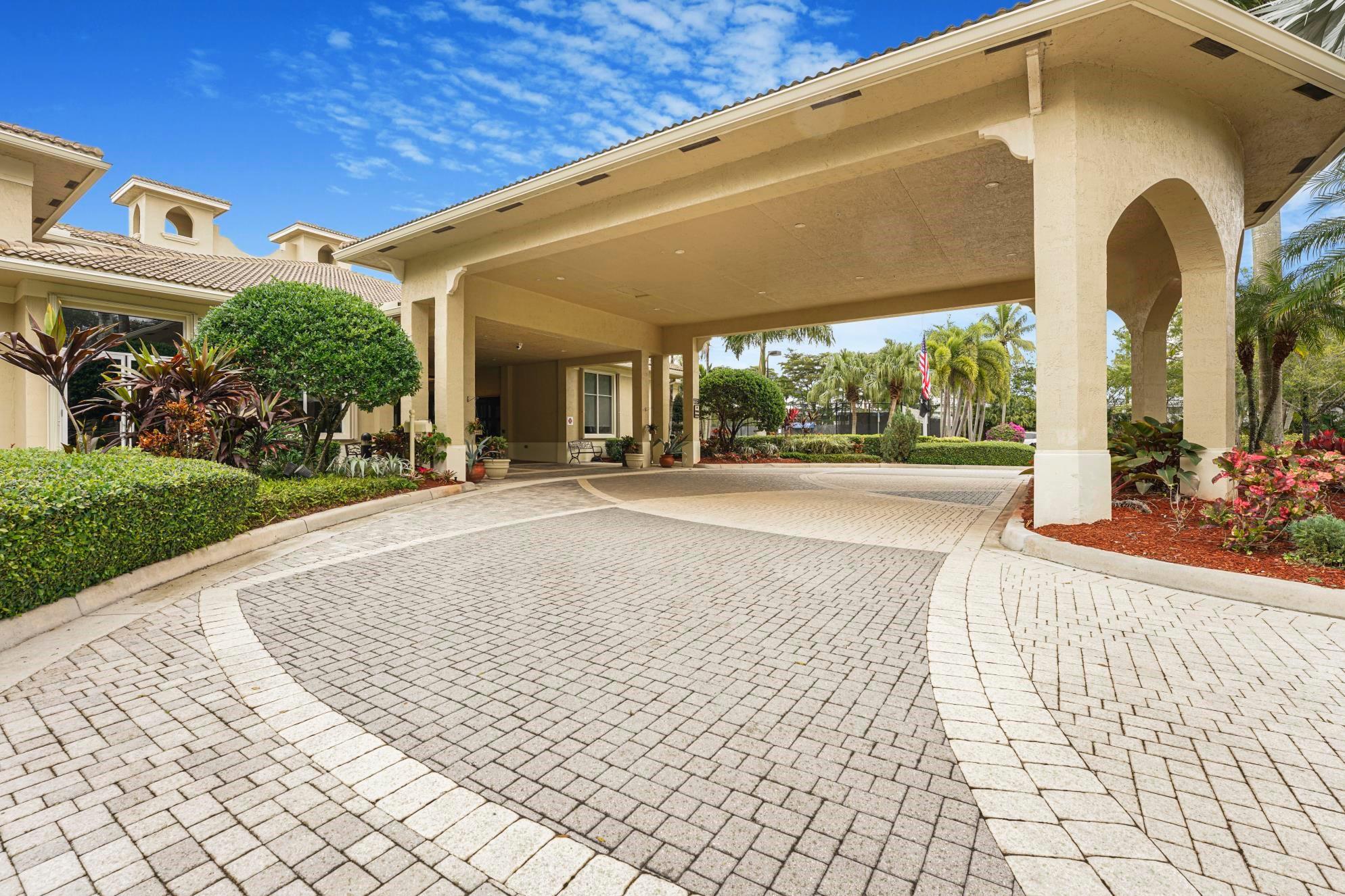 Drive Right Up To The Clubhouse!!