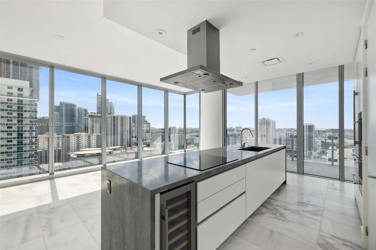 Condo for Sale in Miami, FL