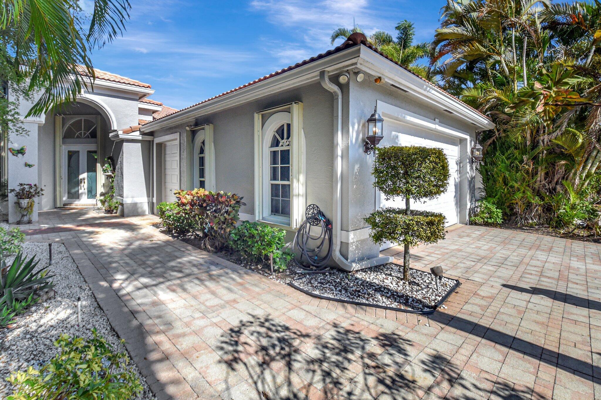 Homes for sale in Lake Worth, FL | 4022 Manchester Lake Dr, Lake Worth, FL 33449 | MLS# R11050538