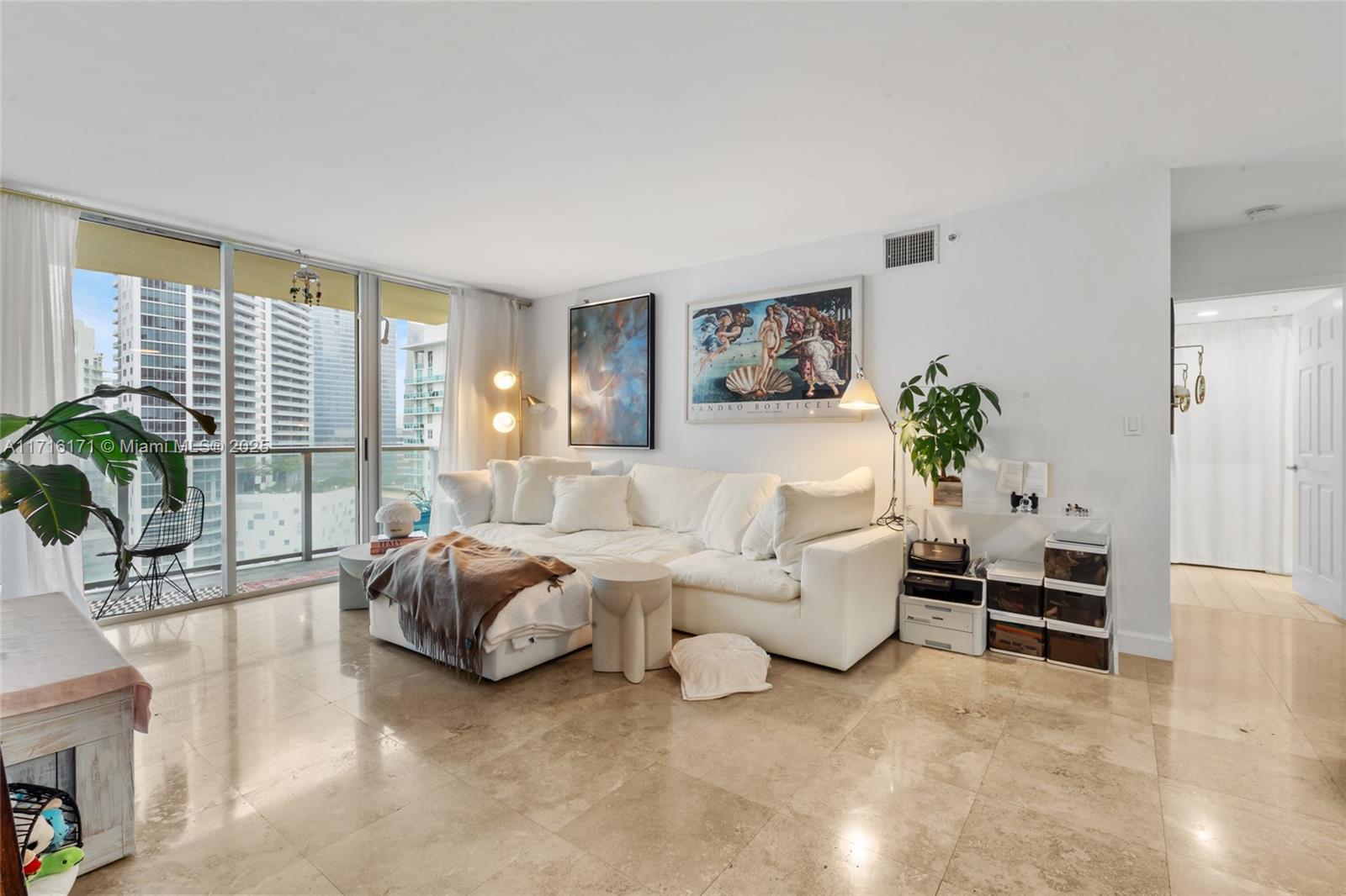 Condo for Sale in Miami, FL