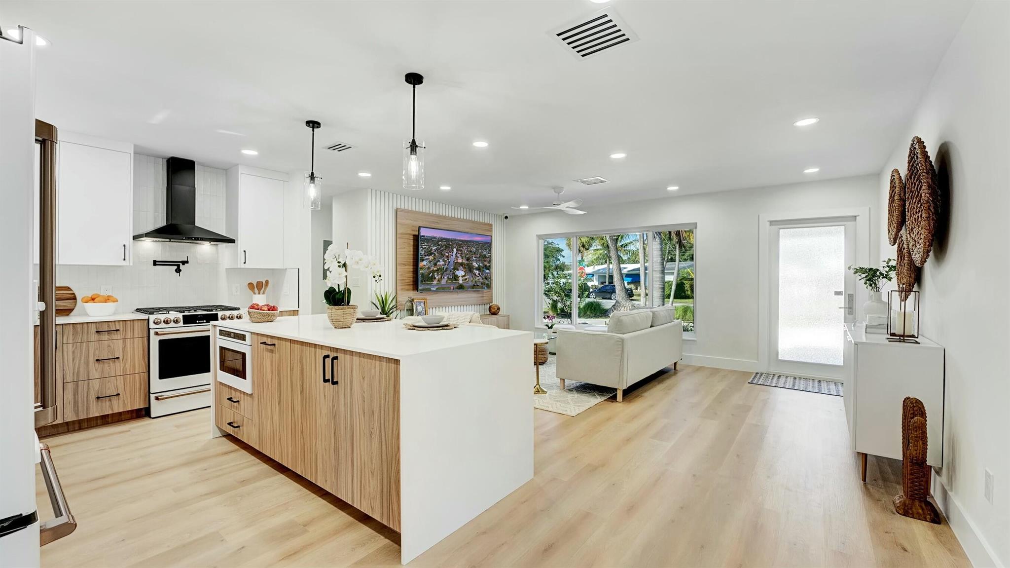 370 Se 7 Street Pompano Beach FL 33060 | R11051266