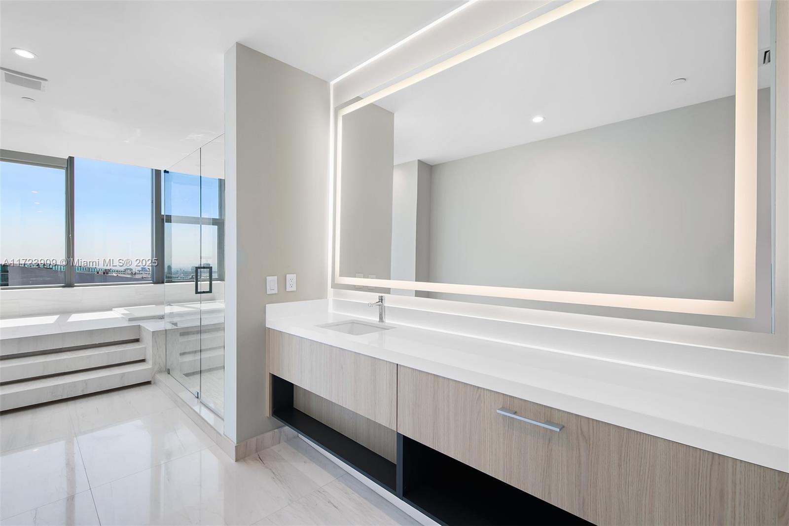 851 NE 1st Ave #PH 5411, Miami FL 33132