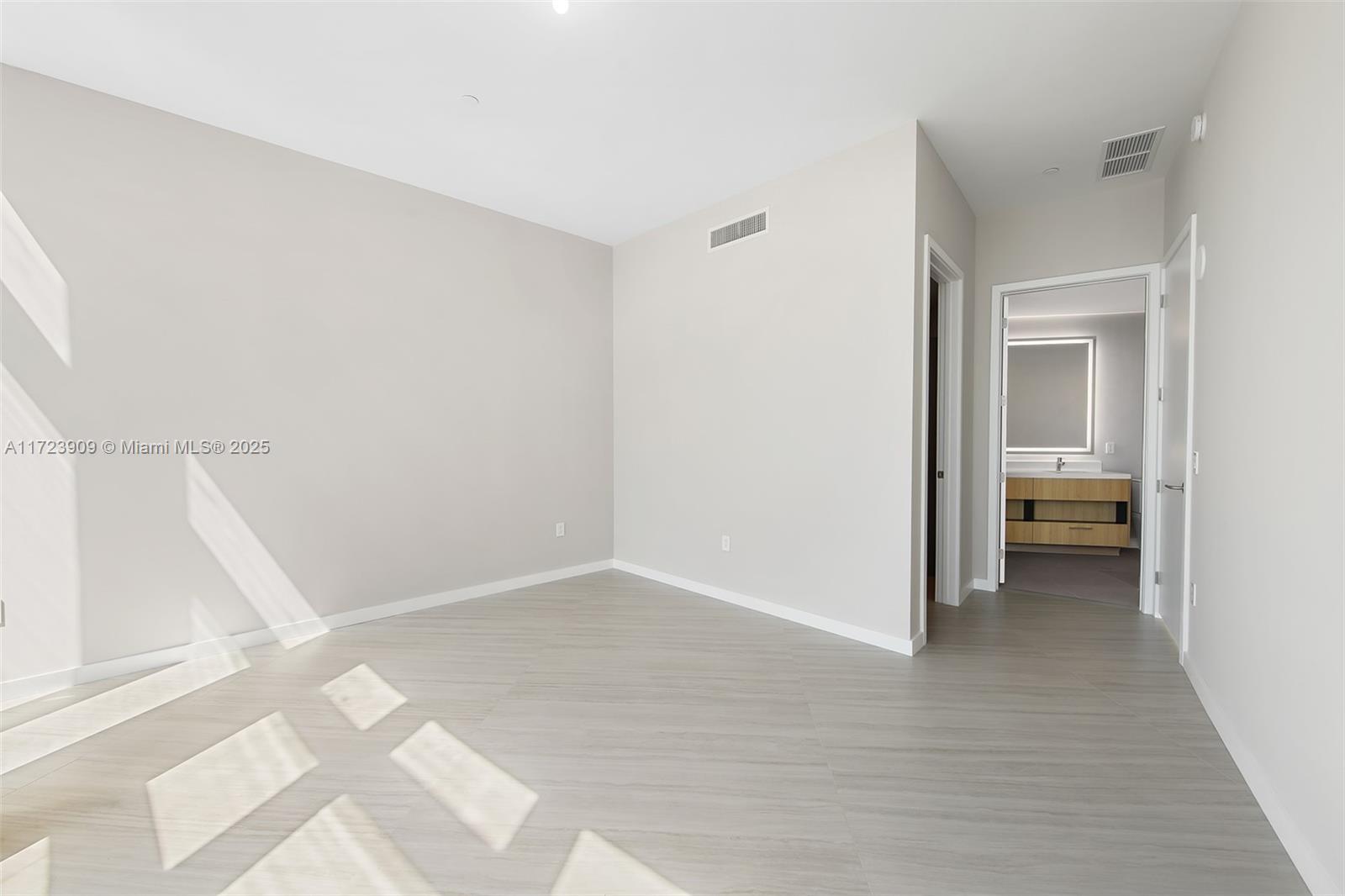 851 NE 1st Ave #PH 5411, Miami FL 33132