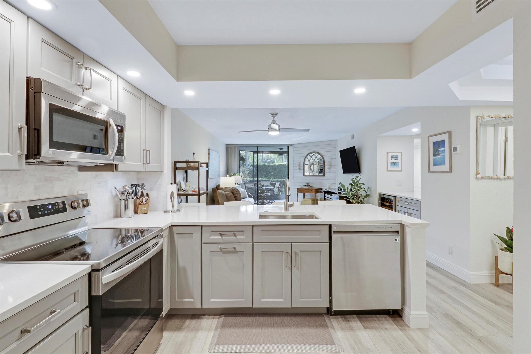 Homes for sale in Juno Beach, FL | 112 Bay Colony Dr N, Juno Beach, FL 33408 | MLS# R11051984