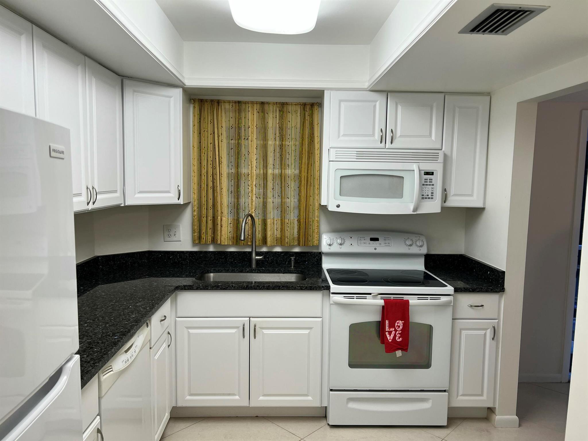 Homes for sale in Jupiter, FL | 18081 Se Country Club Dr #7-69, Jupiter, FL 33469 | MLS# R11052275