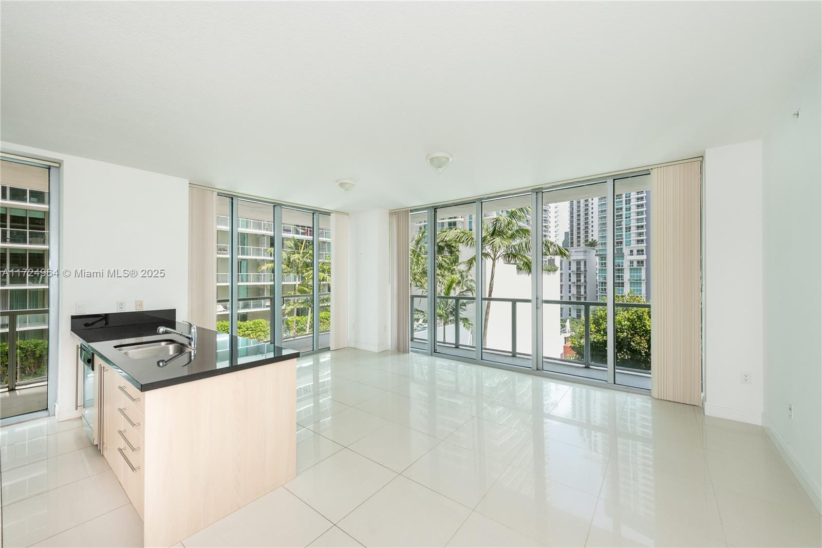 The Axis On Brickell Cond