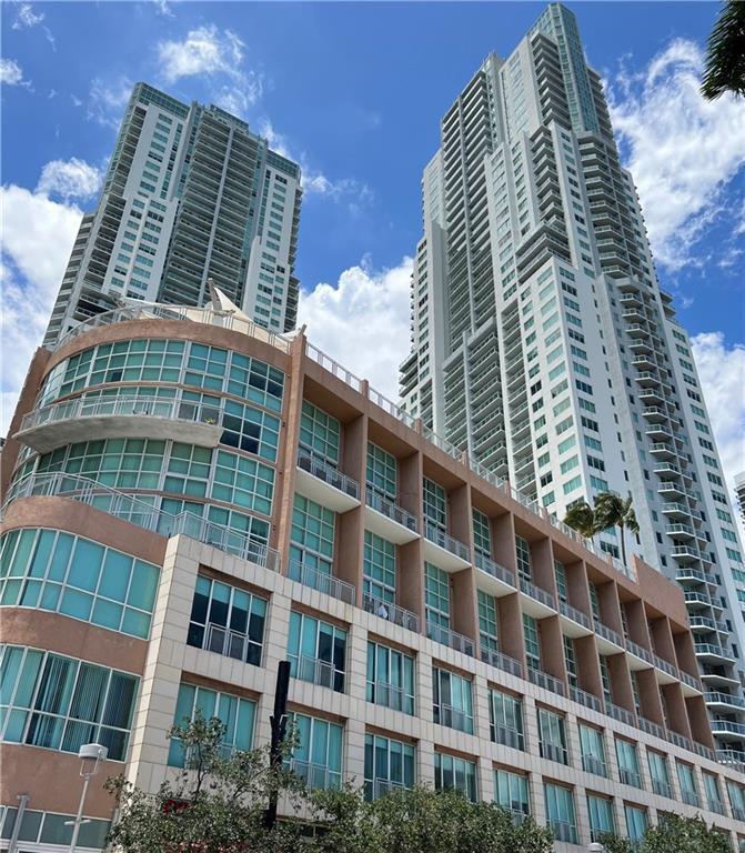 Condo for Sale in Miami, FL