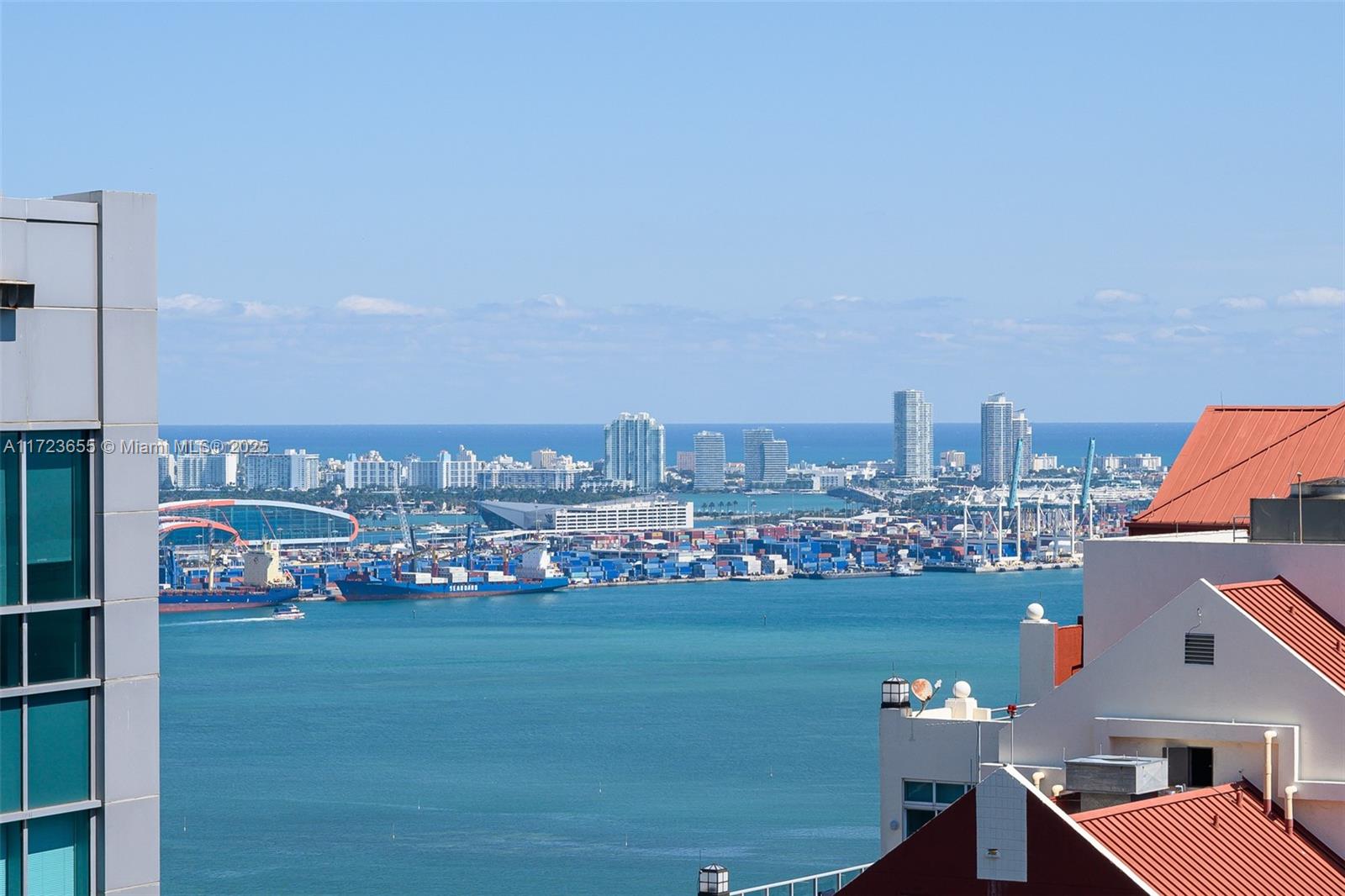 Apartamento à Venda em Miami, FL