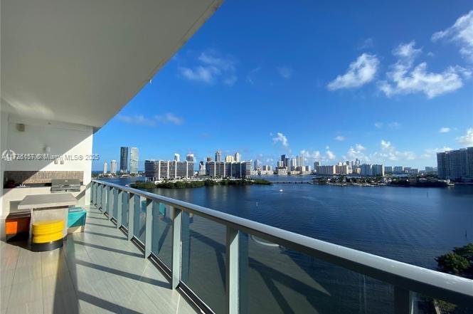 Condo for Sale in Aventura, FL