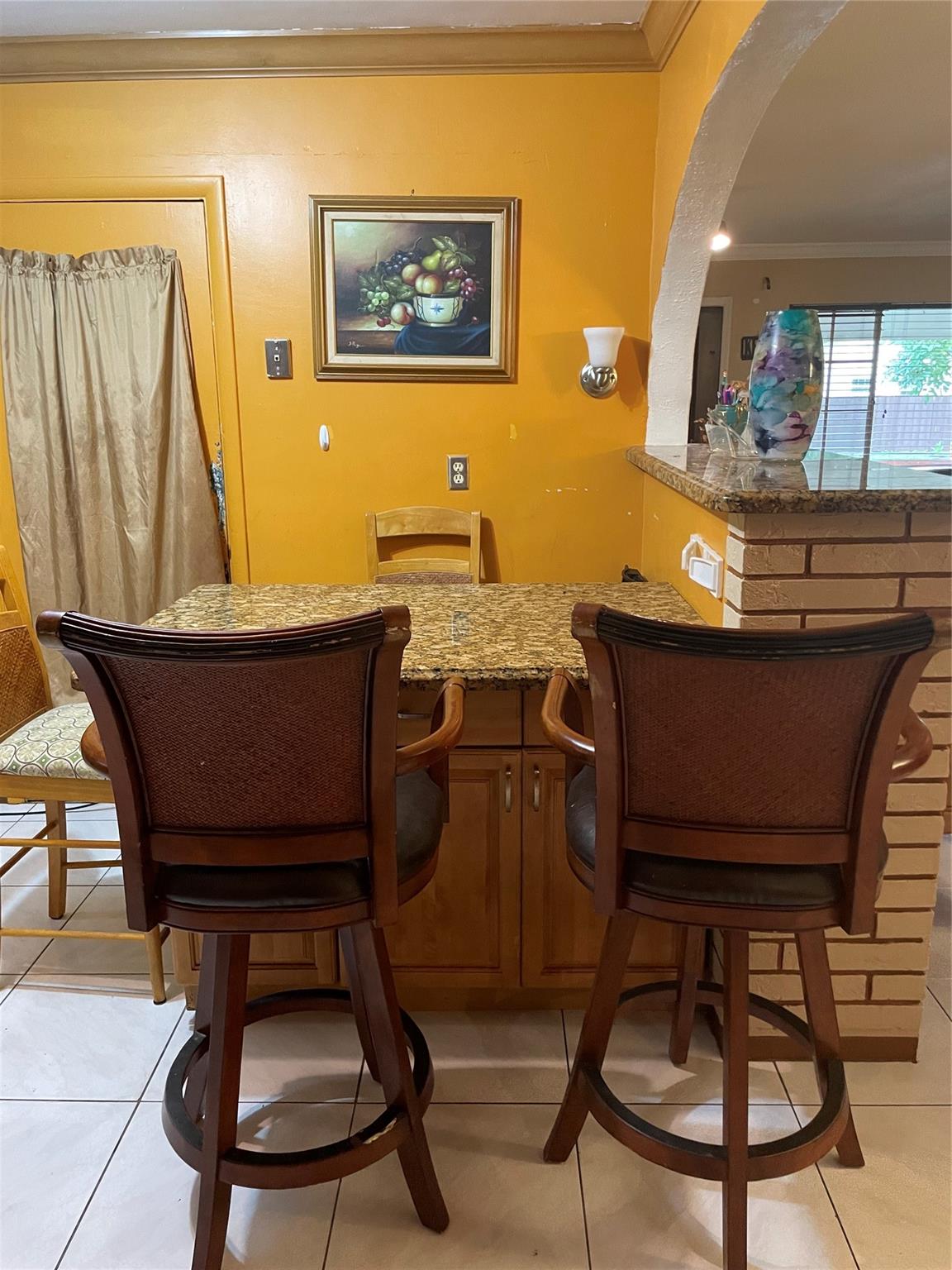 built in breakfast bar