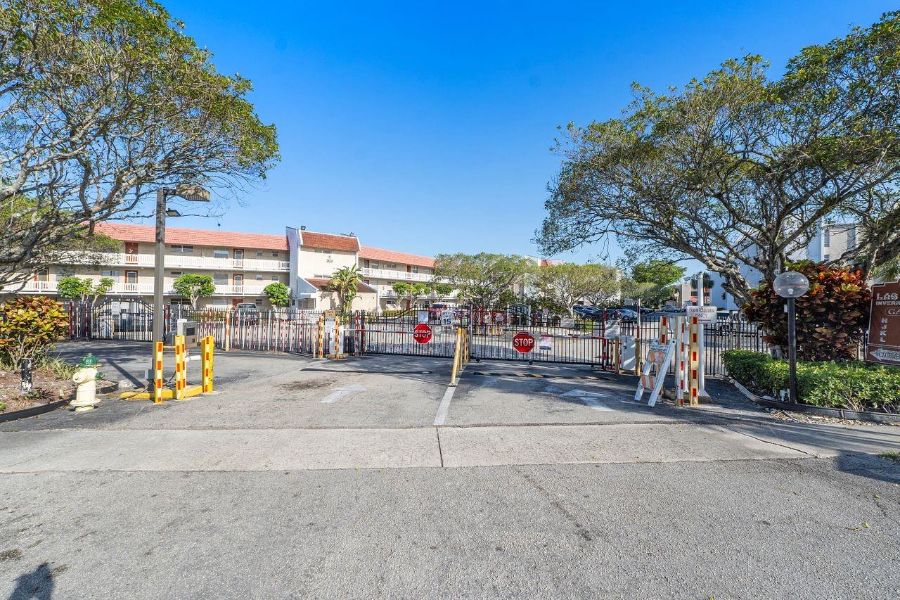 Homes for sale in Lauderhill, FL | 3551 Inverrary Dr #404, Lauderhill, FL 33319 | MLS# F10481705