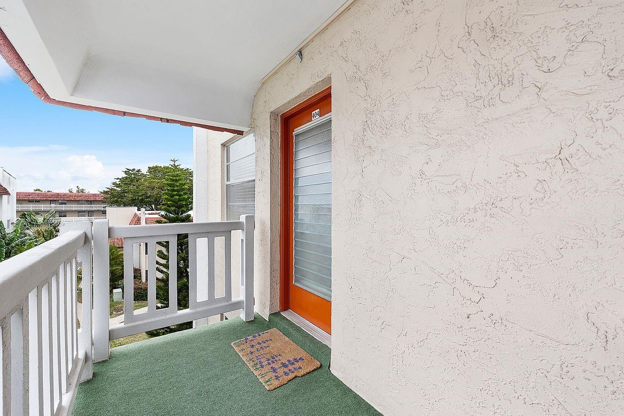 Homes for sale in Lauderhill, FL | 3551 Inverrary Dr #404, Lauderhill, FL 33319 | MLS# F10481705