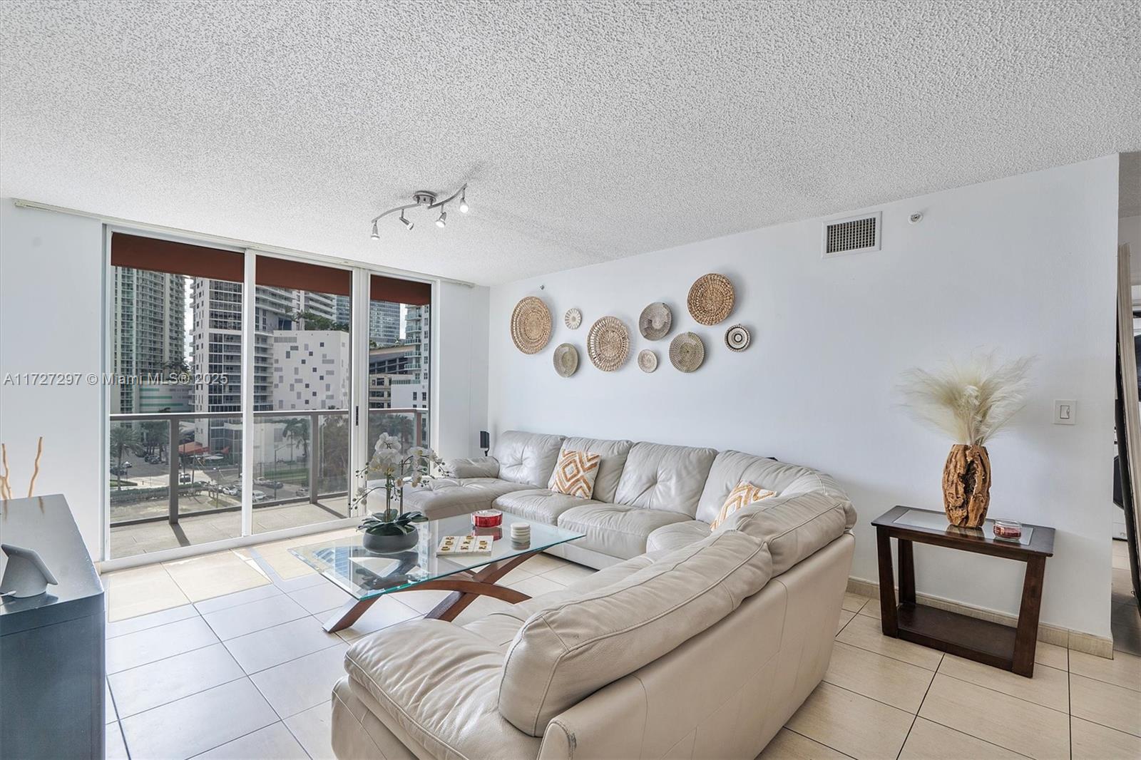 Condo for Sale in Miami, FL