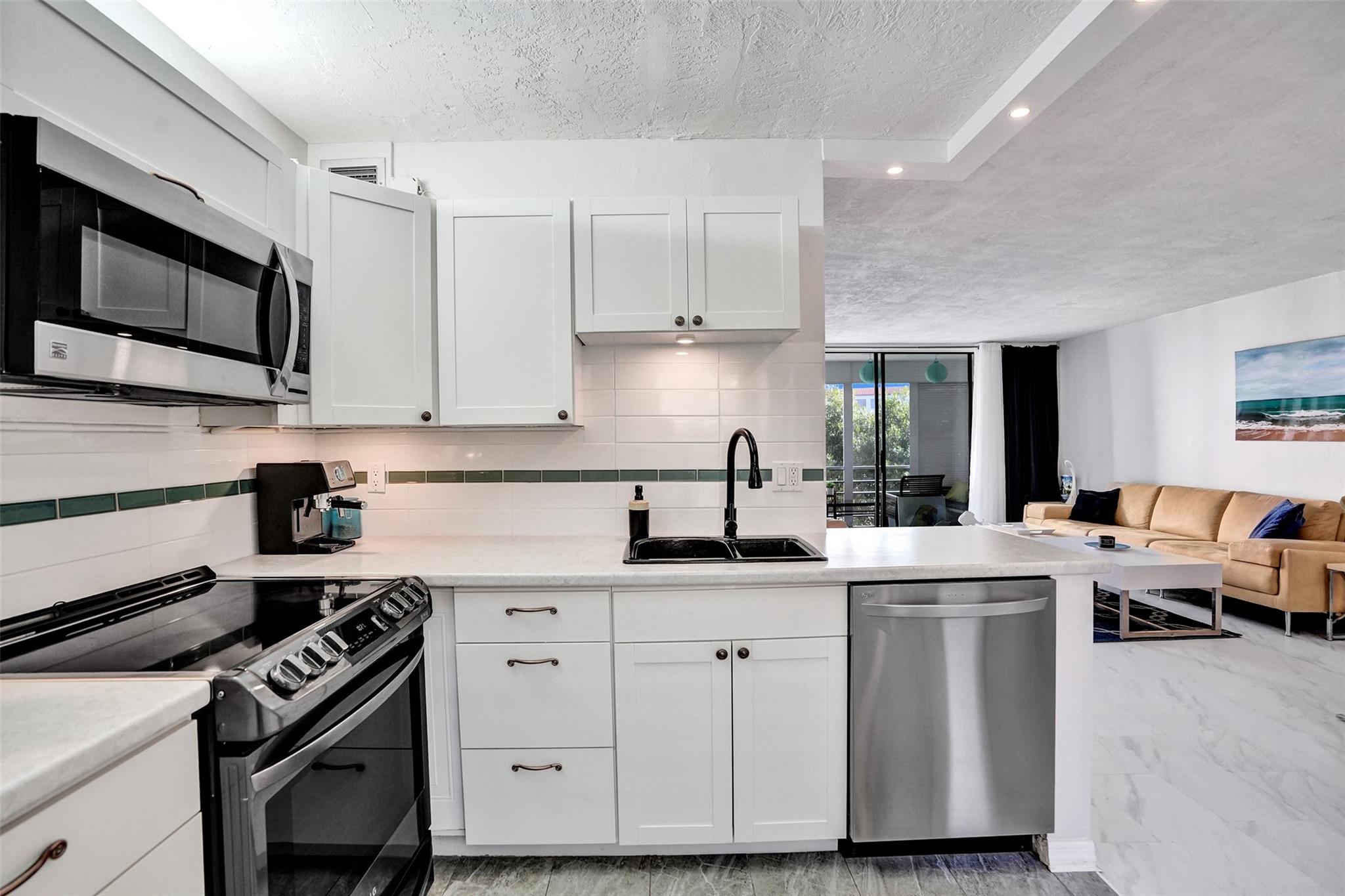 Homes for sale in Lauderdale Lakes, FL | 2801 Somerset Dr #205, Lauderdale Lakes, FL 33311 | MLS# F10481744