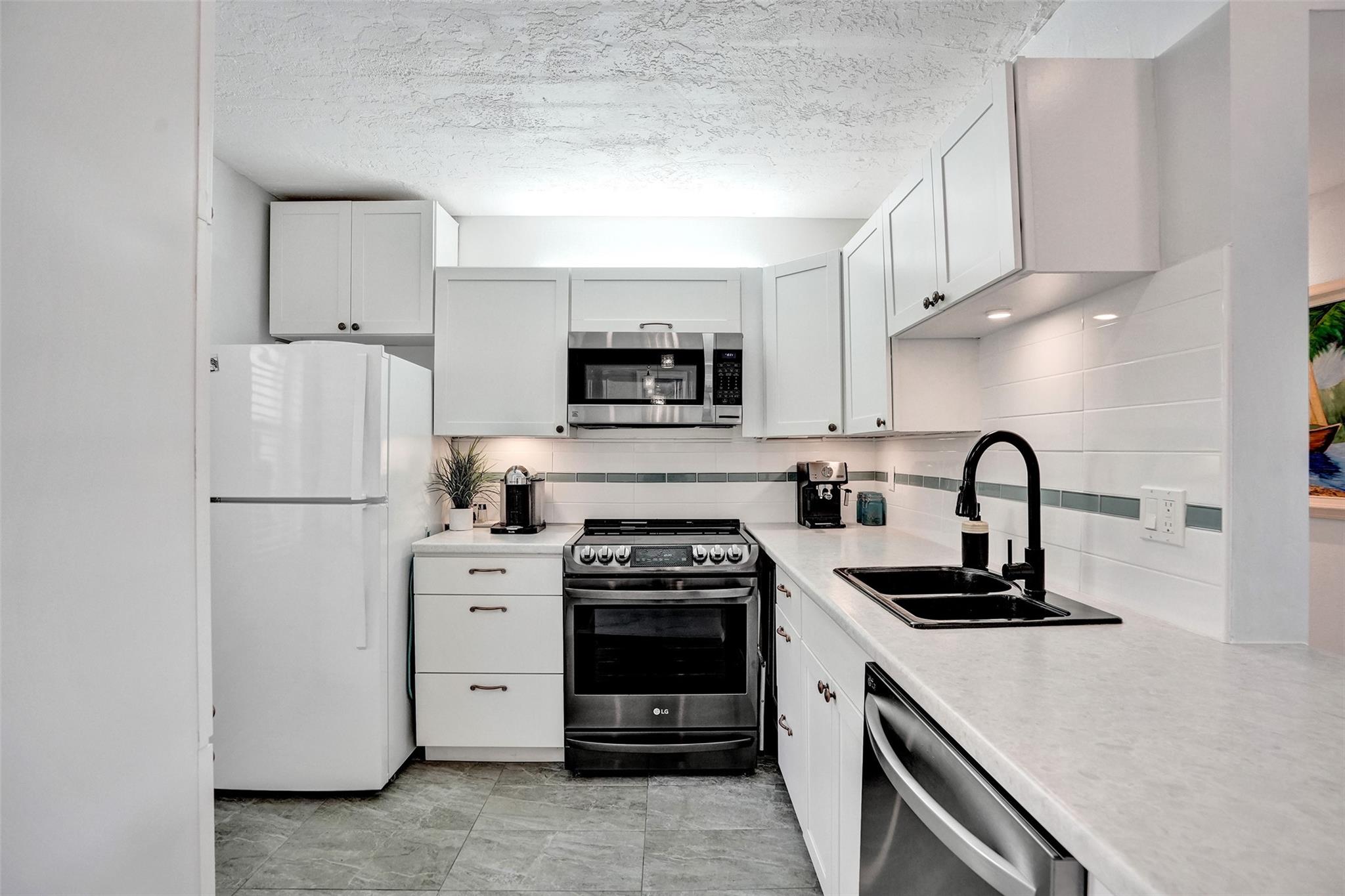 Homes for sale in Lauderdale Lakes, FL | 2801 Somerset Dr #205, Lauderdale Lakes, FL 33311 | MLS# F10481744