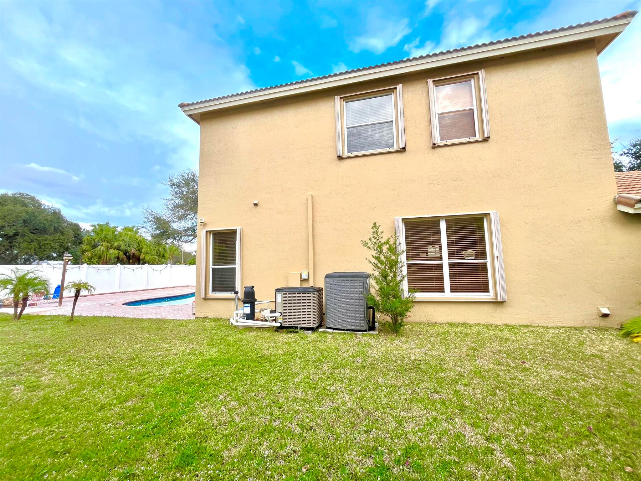 Homes for sale in West Palm Beach, FL | 5012 Victoria Circle, West Palm Beach, FL 33409 | MLS# R11053704